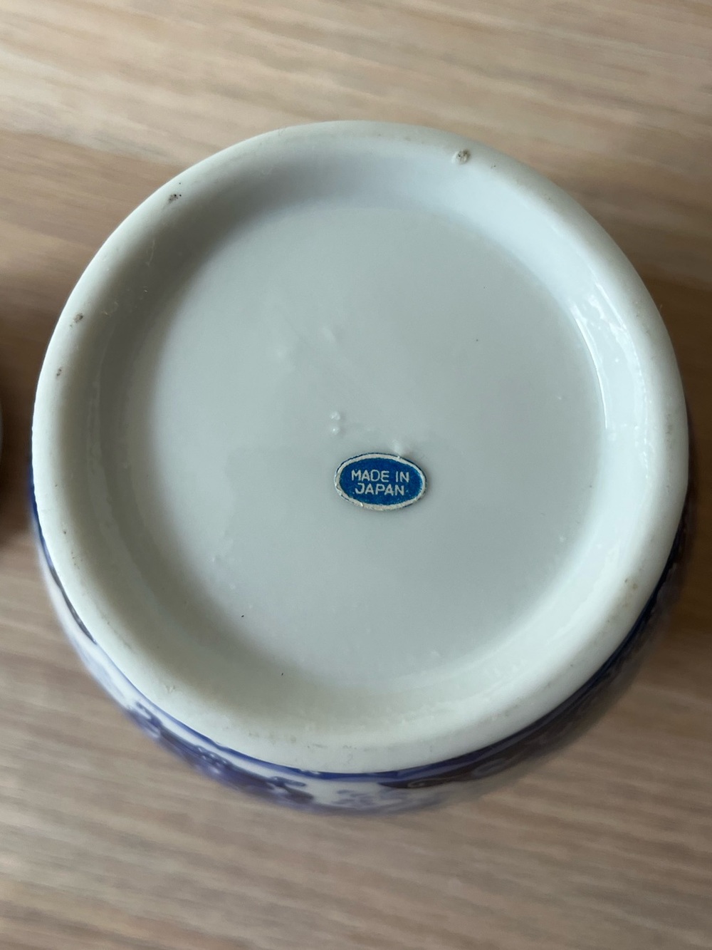 🇯🇵 Handpainted Blue and White Floral Porcelain Ginger Jar with Lid Elegant - Picture 3 of 9